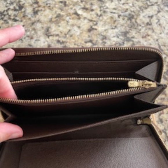 AUTHENTIC Louis Vuitton Zippy Organizer Damier Wallet with dust bag and box - Picture 5 of 13